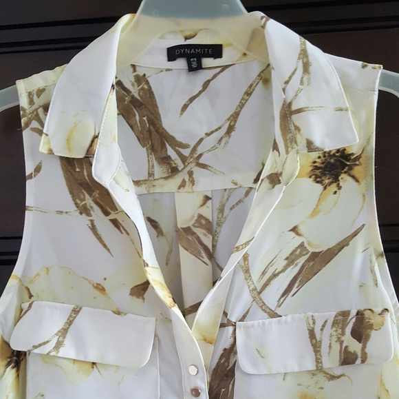 Dynamite Collar Top - Picture 2 of 13